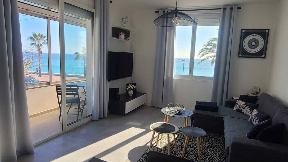 Cros-de-Cagnes Apartment | spacious Apartment 2 rooms on the sea side