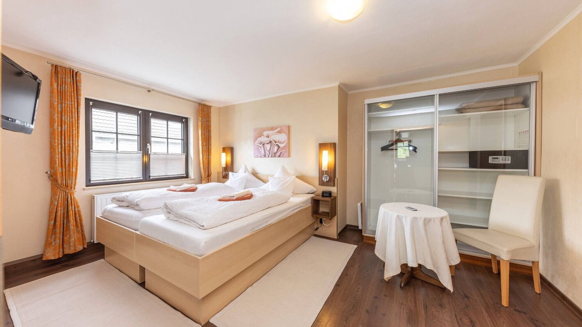 Bad Berleburg Apartment | Spacious apartment with conservatory for 5 people
