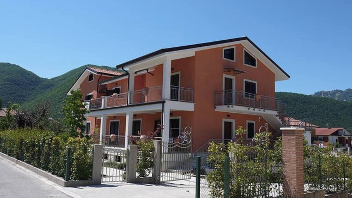 Villa Latina Apartment | Spacious Apartment Sleeps 6 Tranquil Surroundings