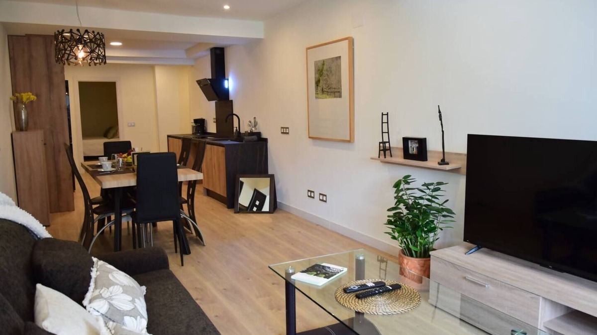 Gijon-Este Apartment | Spacious apartment 9 min from the beach