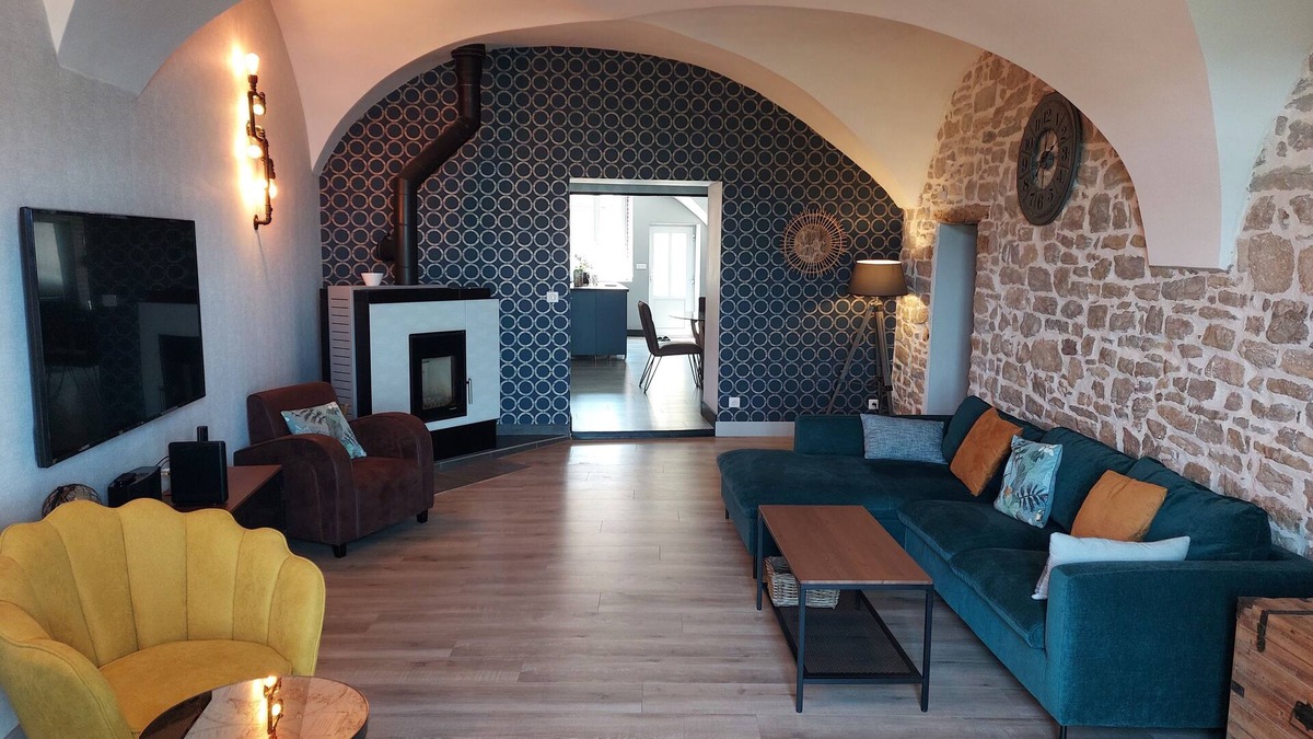 Montaigu Apartment | SPACIOUS APARTMENT* BALCONY, TERRACE, GARDEN, PARKING + CHARGING STATION, AIR CONDITIONING