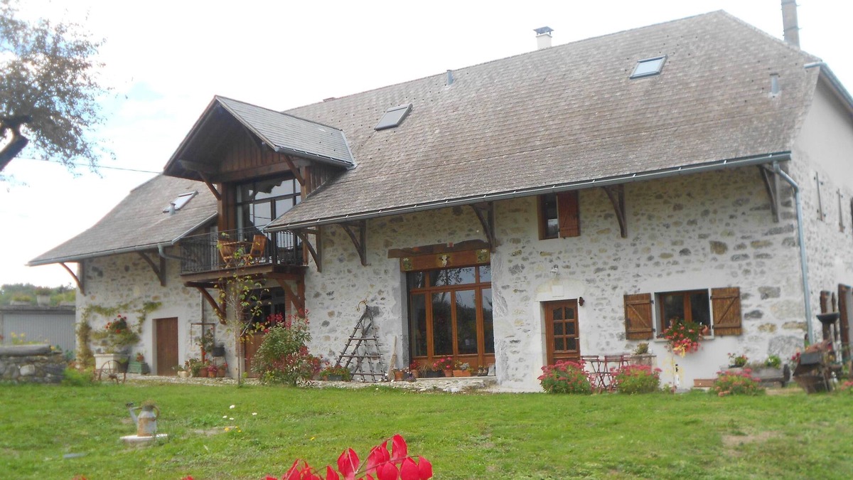 Les Ollieres Apartment | Spacious apartment, between Lake Annecy and mountain