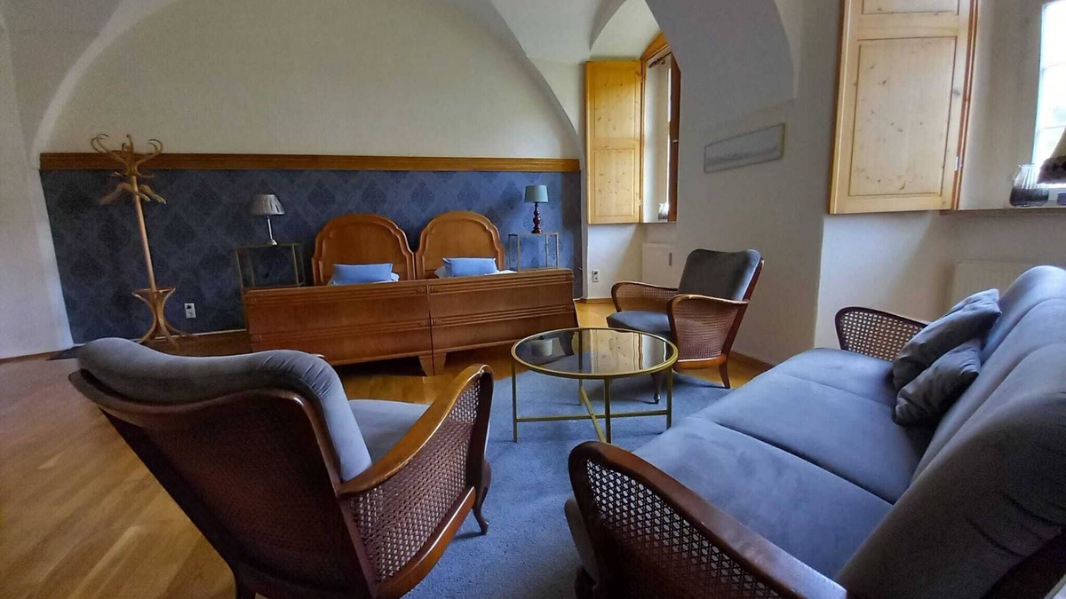 Klosterlangheim Apartment | Spacious apartment with great views and 3,500m2 garden