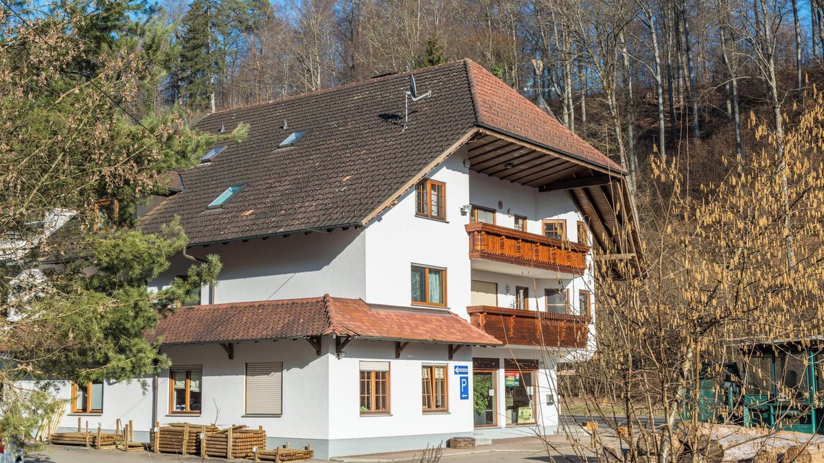 Hohenfels Apartment | Spacious Apartment “Ferienwohnung Maria” in Rural Area with Wi-Fi