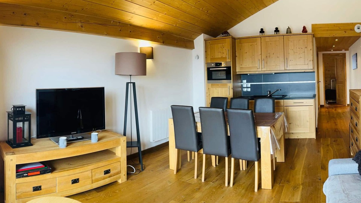 Bisanne 1500 Apartment | Spacious apartment in Les Saisies with 2 bedrooms and covered parking