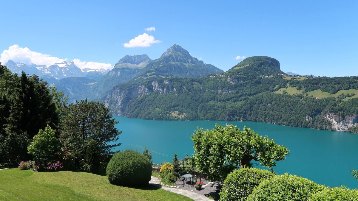 Ruetli Apartment | Spacious apartment in a unique location directly above Lake Lucerne