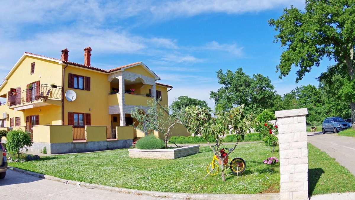 Sajini Apartment | Spacious apartment in picturesque village Bulići, Istria
