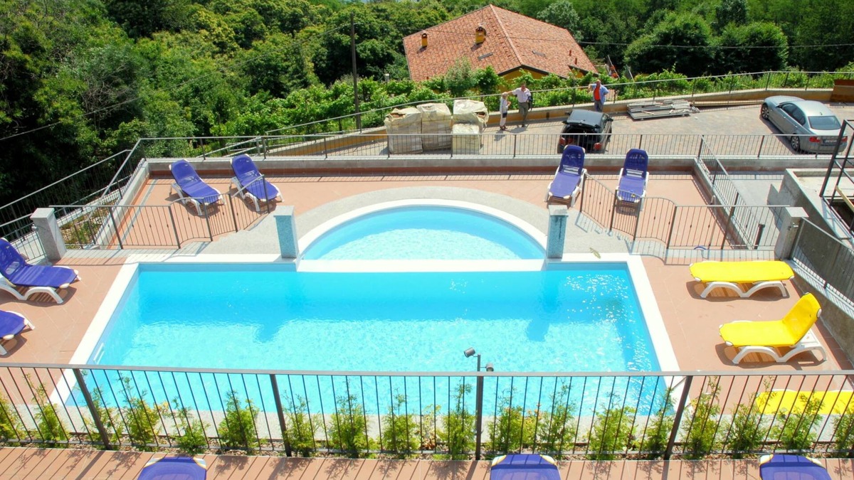Oggebbio Apartment | Spacious Apartment in Rancone With Lake View