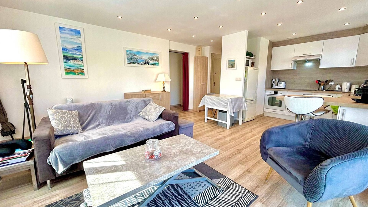 Cran-Gevrier Apartment | Spacious Apartment Near Center with Parking and Balcony in Annecy