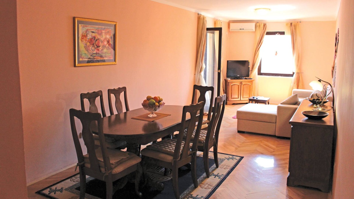Velji Vinogradi Apartment | Spacious apartment near the beach
