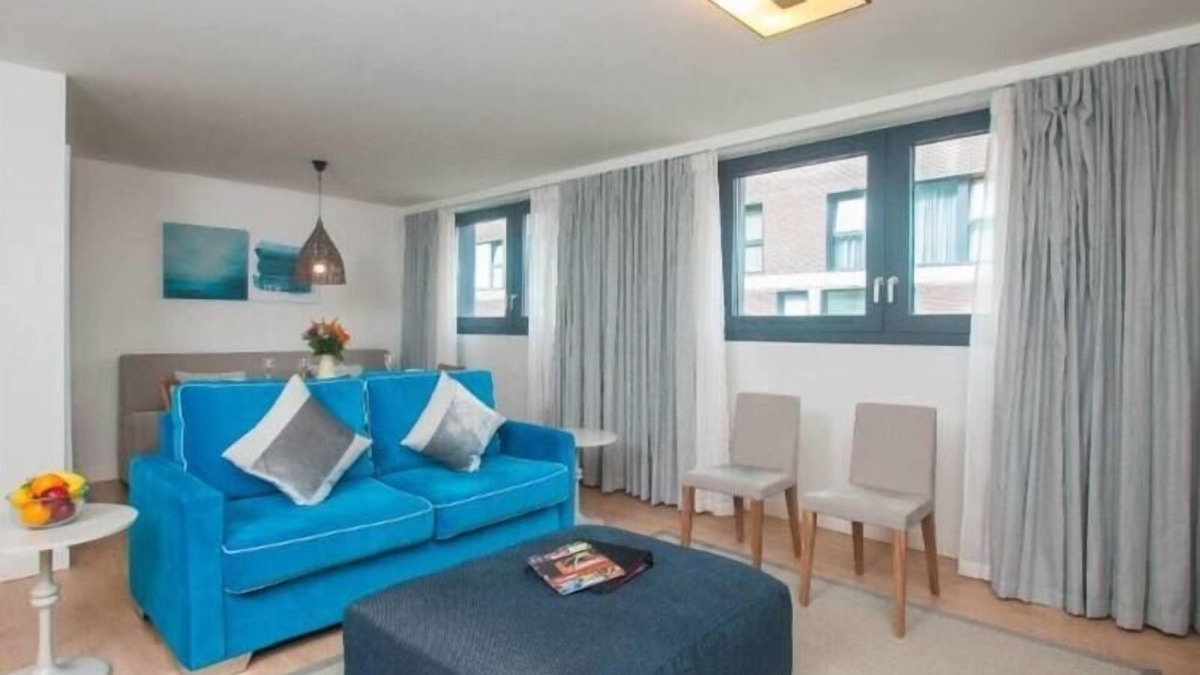 Redcliffe Apartment | Spacious apartment on two levels