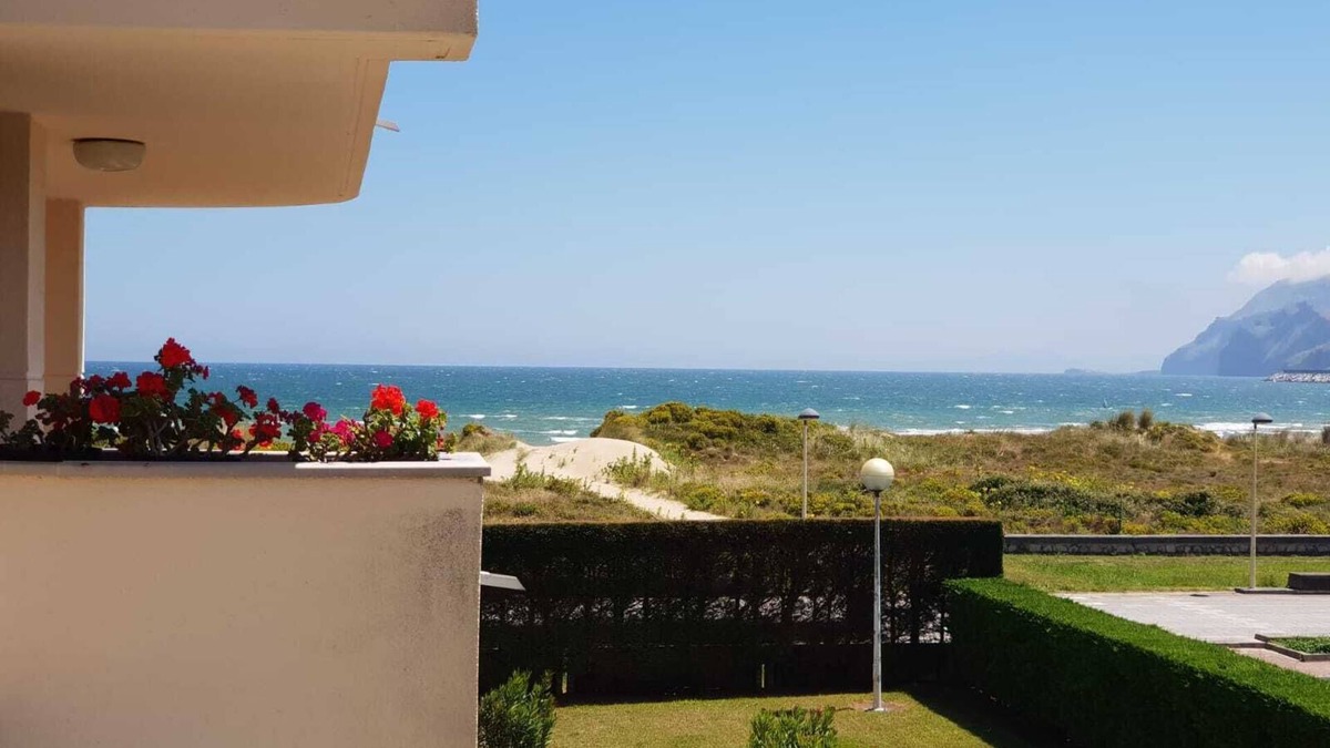 Laredo Condo | Spacious apartment on the beachfront, 1 minute from the beach.