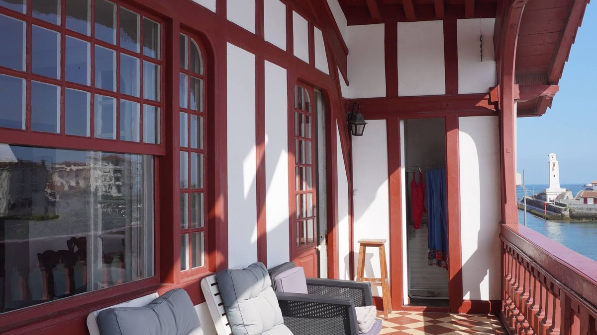 Ciboure Apartment | Spacious apartment on the port. Wide ocean views. Everything within walking distance