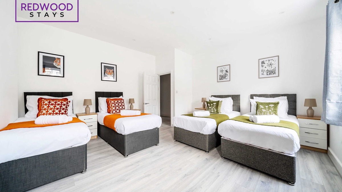 Rushmoor District Apartment | Spacious Apartment | Pet-Friendly, FREE WiFi