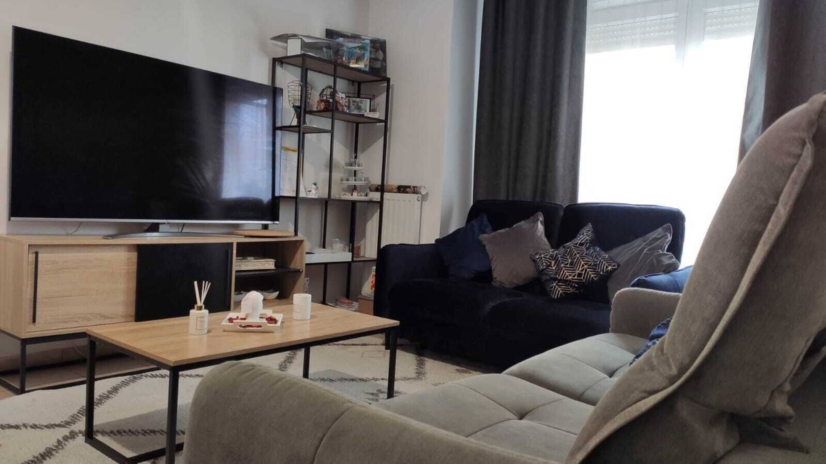 Guyancourt Apartment | Spacious apartment with free outdoor parking