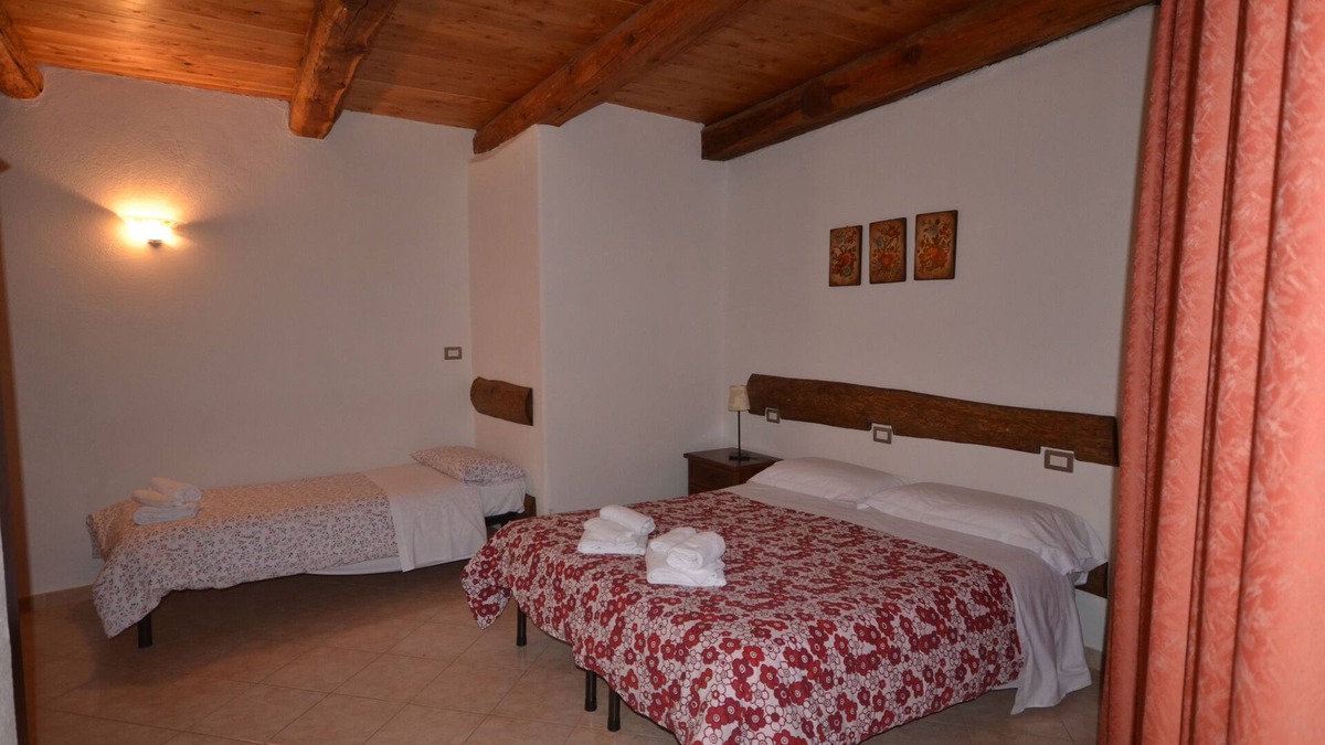 Soucheres-Basses Apartment | Spacious apartment with two bathrooms