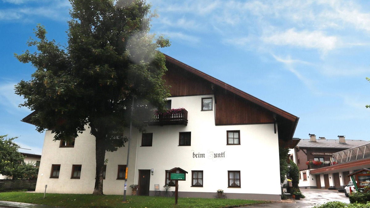 Ehrwald Apartment | Spacious apartment with balcony in city centre