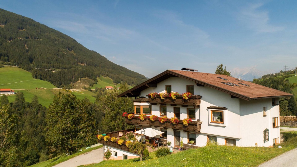 Pfons Apartment | Spacious apartment with breathtaking views