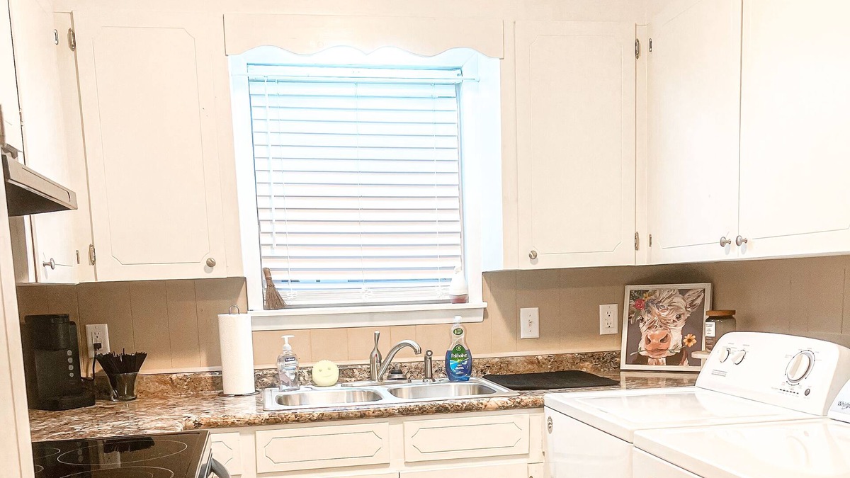 Atmore Apartment | Spacious Apartment with Private Entrance and Covered Parking