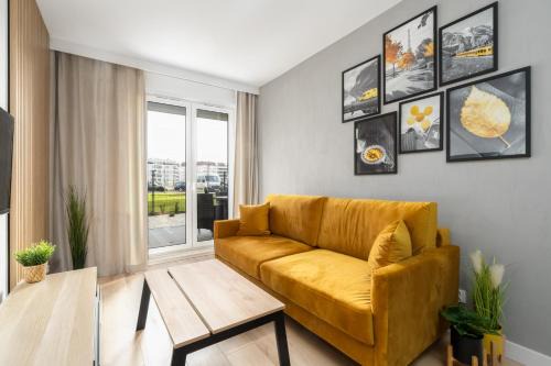 Nowe Miasto Apartment | Spacious Apartments Niemena with FREE GARAGE by Noclegi Renters