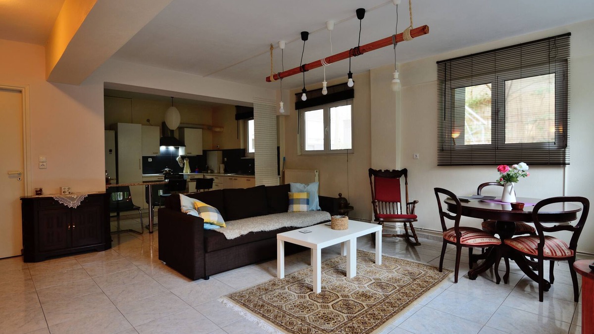 Papagou-Holargos Apartment | Spacious appartment near metro