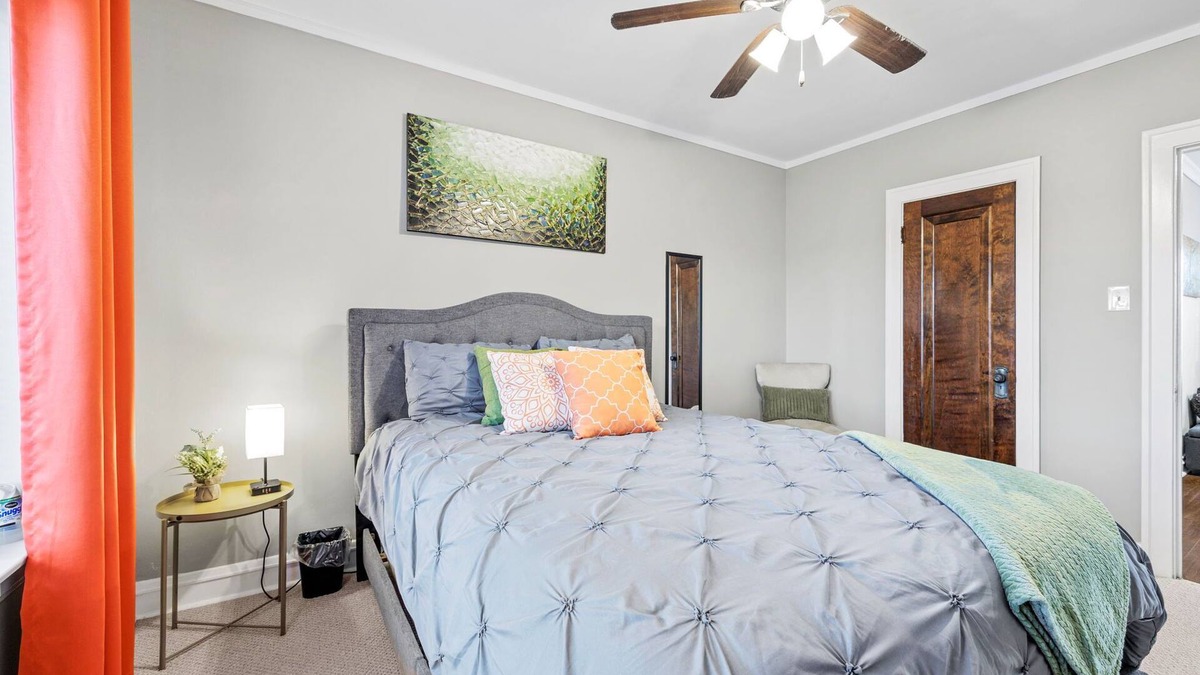 Berwyn Apartment | Spacious APT/Comfy Bed/Free Parking/22mins to ORD&MDW