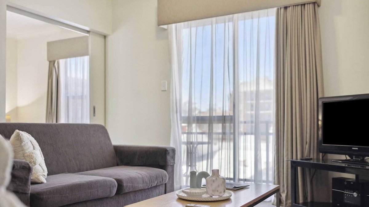 Northbridge Apartment | Spacious Apt in Northbridge with Pool