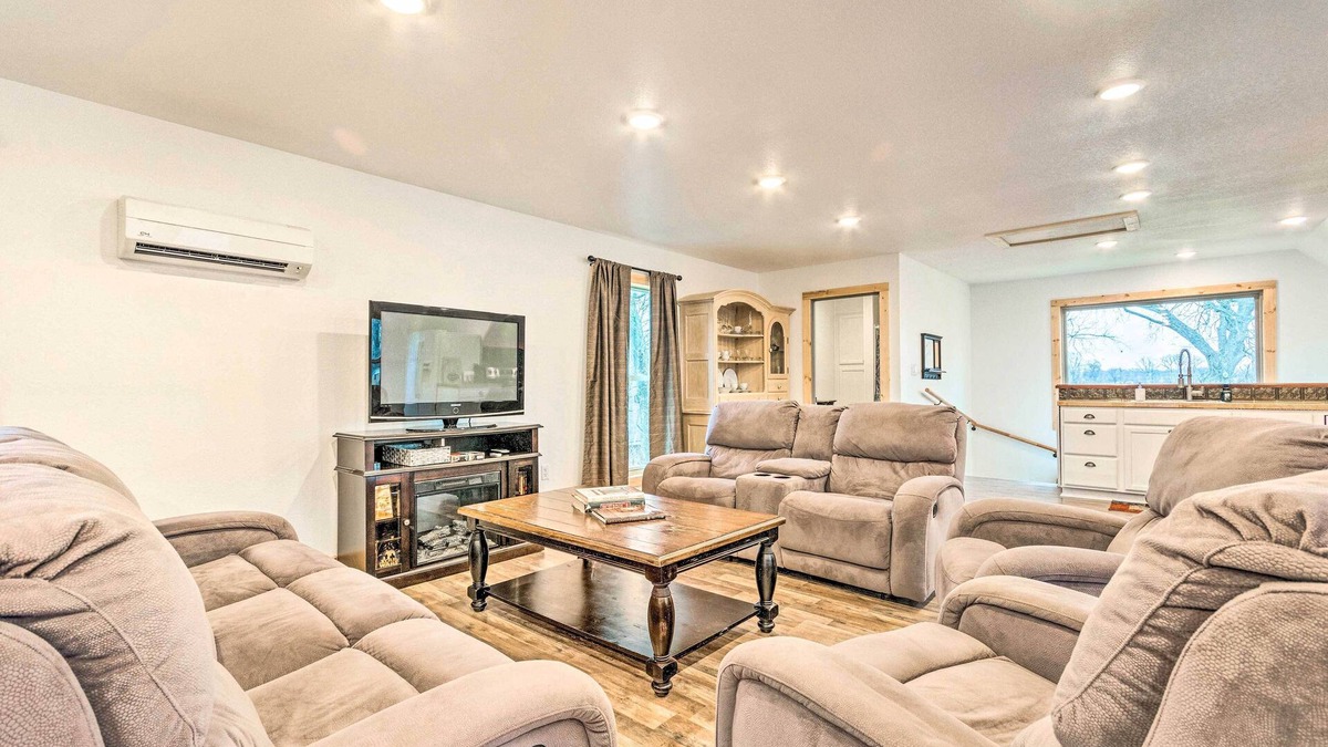 Russellville Apartment | Spacious Apt Overlooking AR River: Near Dtwn!