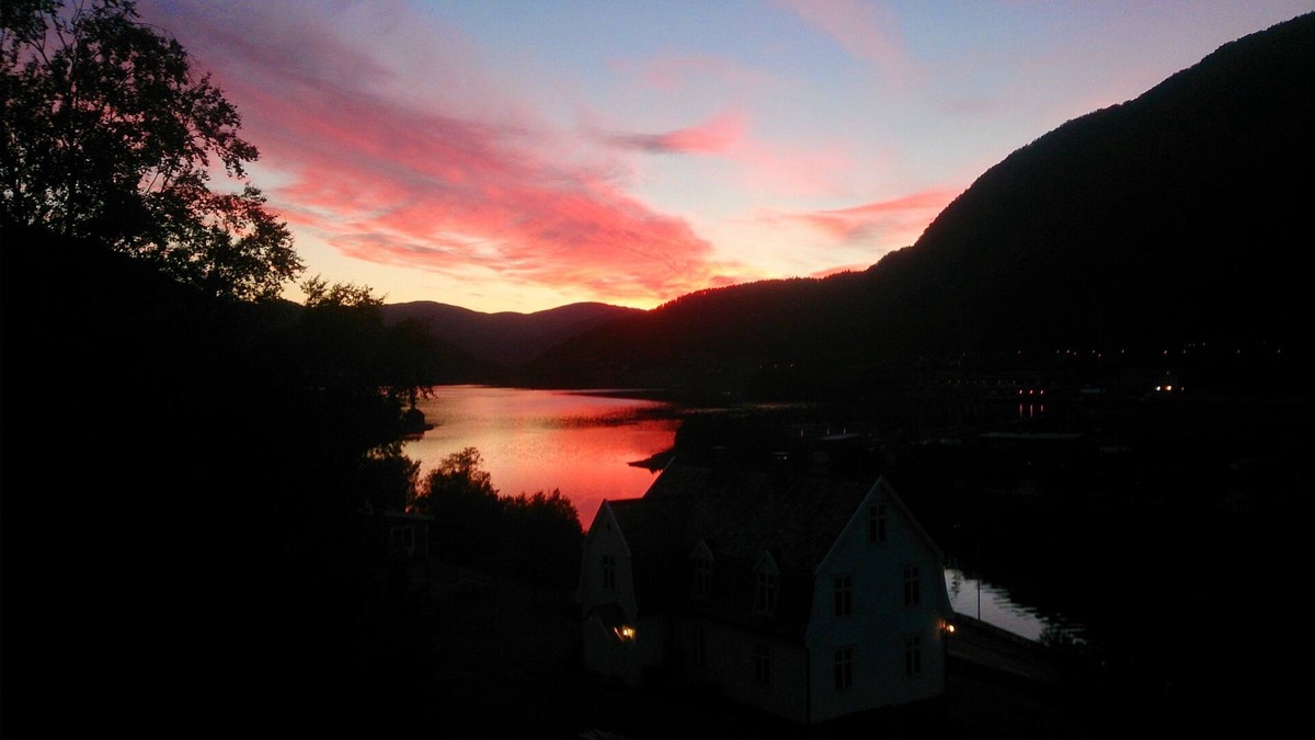 Forde Bed & Breakfast | Spacious Apt with Fjord view.