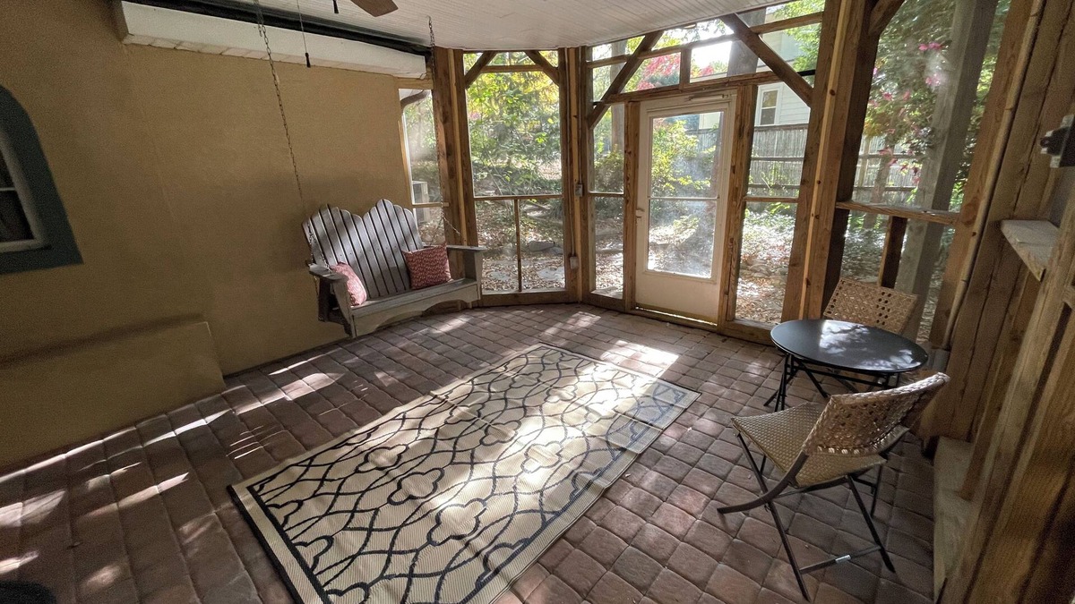 Winston - Salem Apartment | Spacious Ardmore Garden Apartment