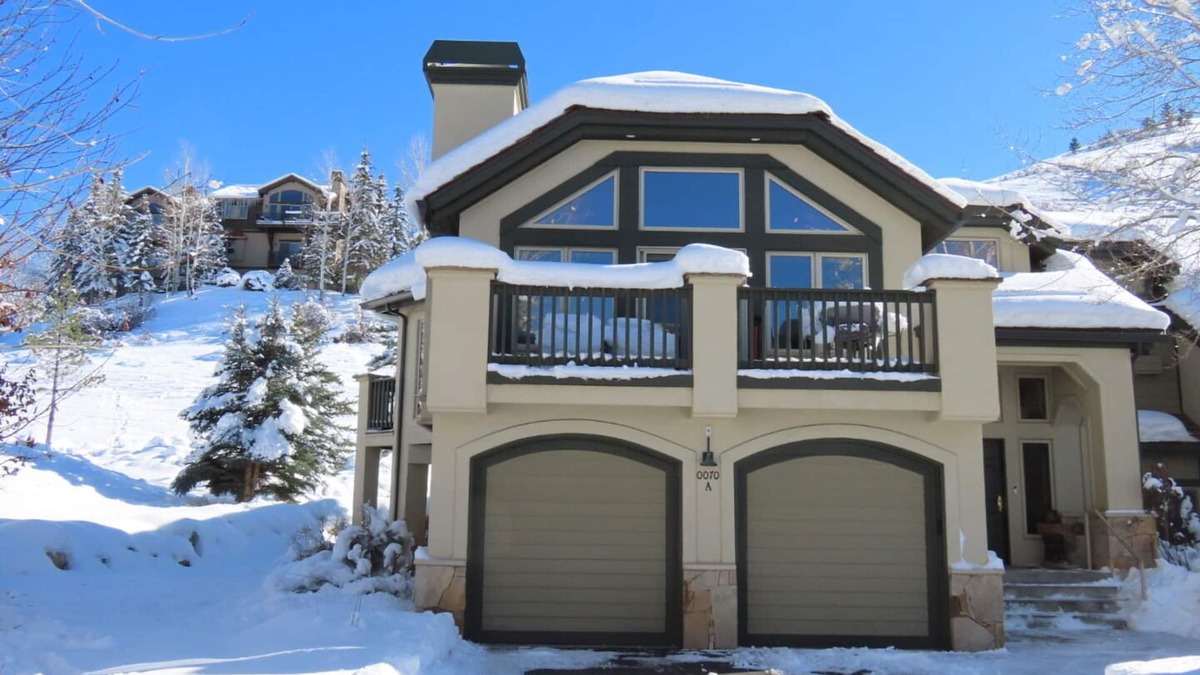 Edwards House | Spacious Arrowhead Retreat w/Panoramic VIEWS-Virtual Ski In-Ski Out