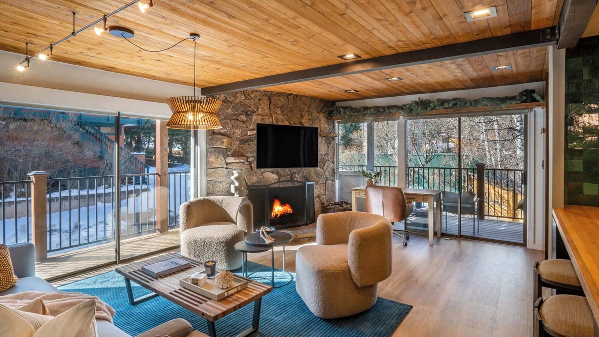 Downtown Apartment | Spacious Aspen Core 1 BR | AC & Private Deck!