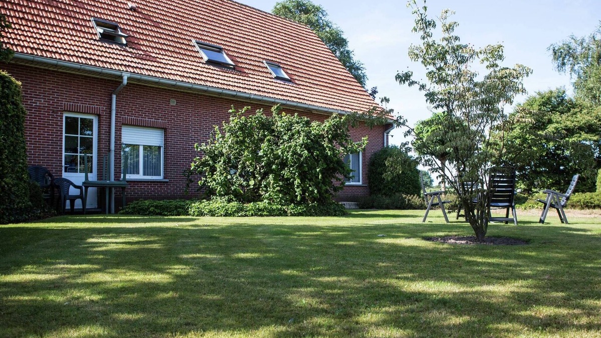Loenhout Apartment | Spacious, atmospheric upper floor of a farmhouse with garden