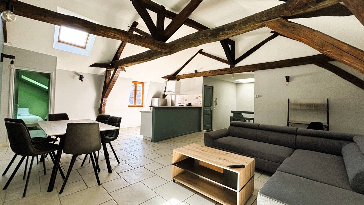 Bourges Apartment | Spacious Attic Apartment