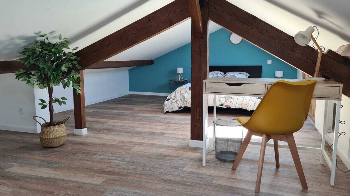 Le Pecq Apartment | Spacious attic duplex
