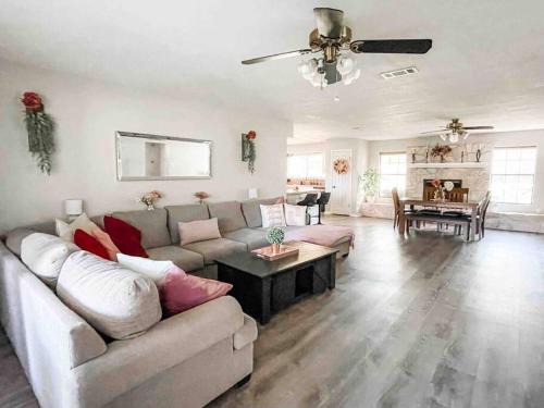 Manchaca House | Spacious Austin Retreat for Families & Groups