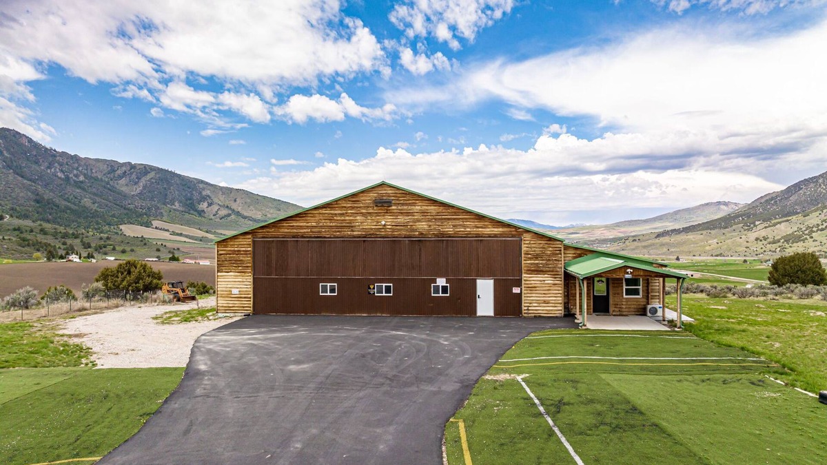Lava Hot Springs House | Spacious aviation themed home w/spectacular views.