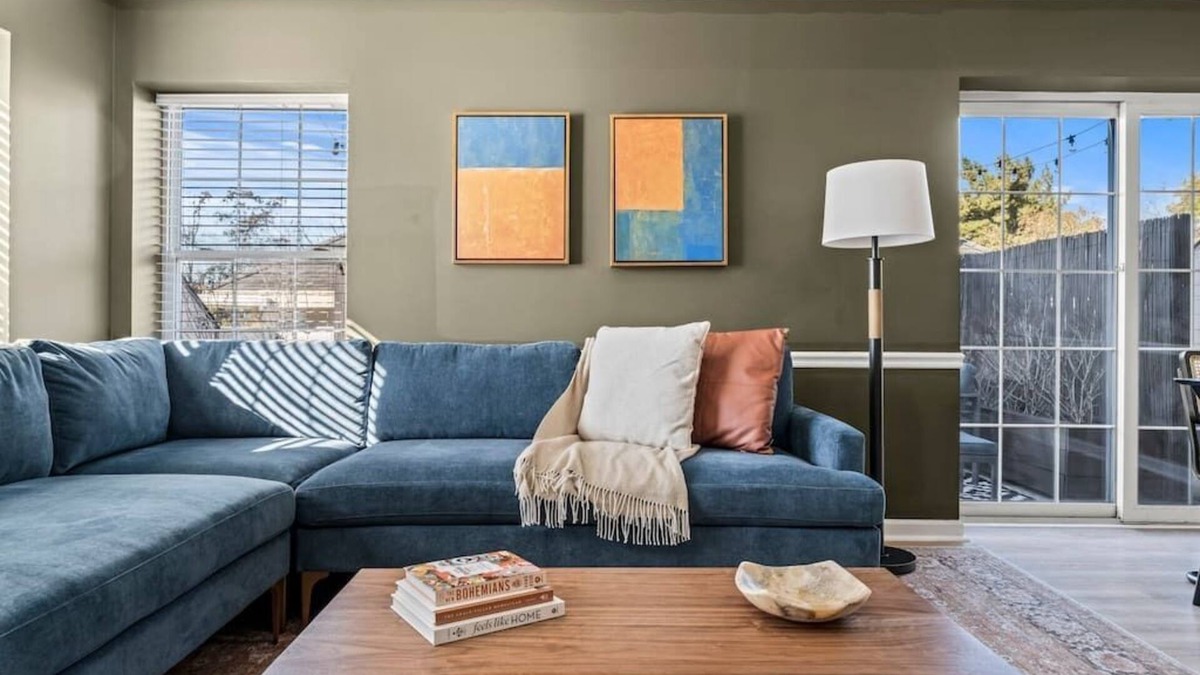 Newtown Apartment | Spacious | Balcony | Central | Hosted By StayRafa