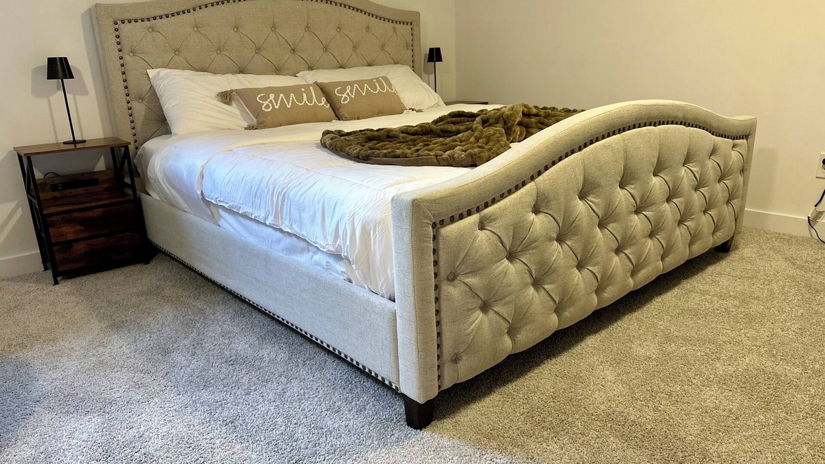 Clarence-Rockland House | Spacious Basement Suite - Private Bath - King Bed -Smart TV - Free Parking
