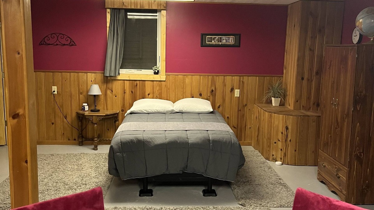 Greenfield House | Spacious Basement Suite