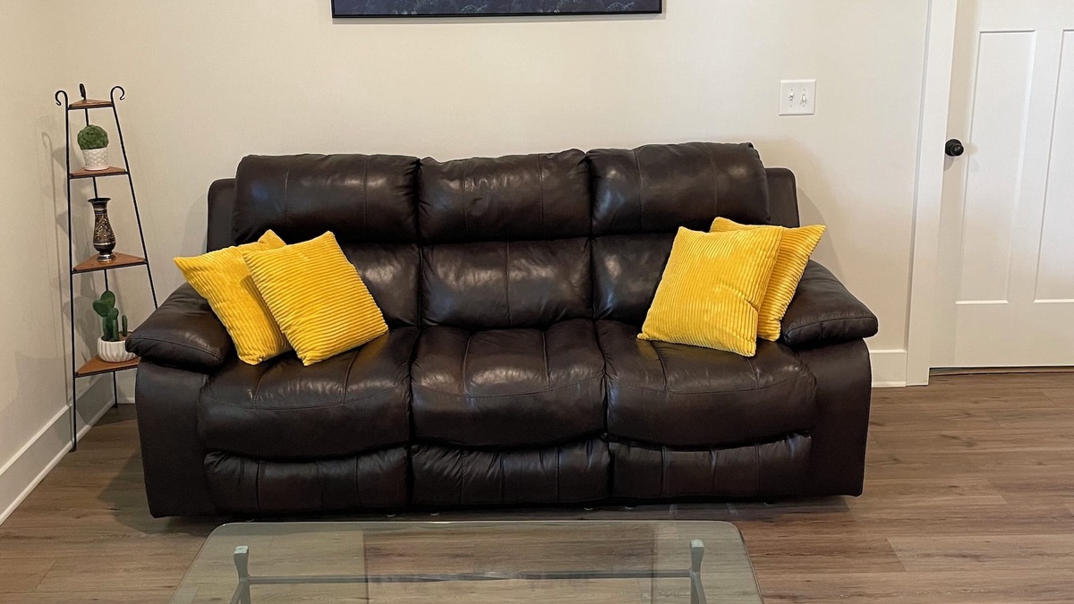 Central House | Spacious Basement Suite with full Kitchen 4 Miles to CU
