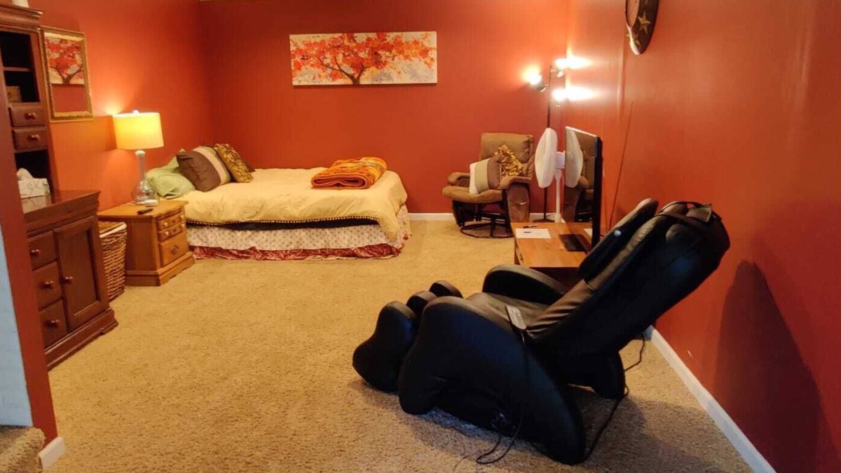 North Central Omaha House | Spacious Basement with Private Walkout Entrance! Massage Chair, Desktop PC.