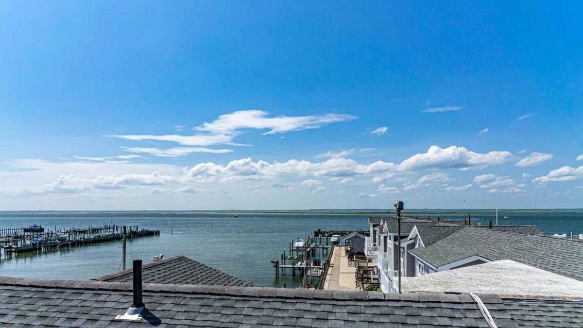 Holgate Condo | Spacious Bay Front Condo with Heated Pool Saturday Check in and Check out
