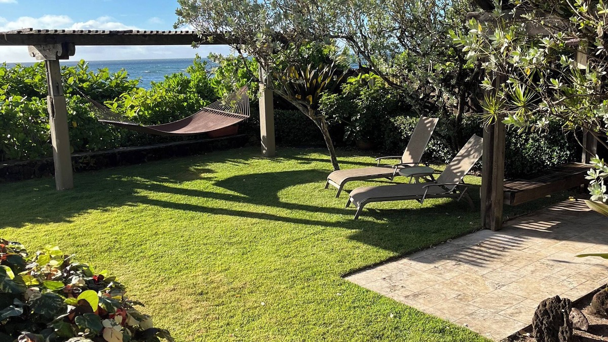 Pupukea House | Spacious Beachfront 6-bedroom on Breathtaking Sunset Beach