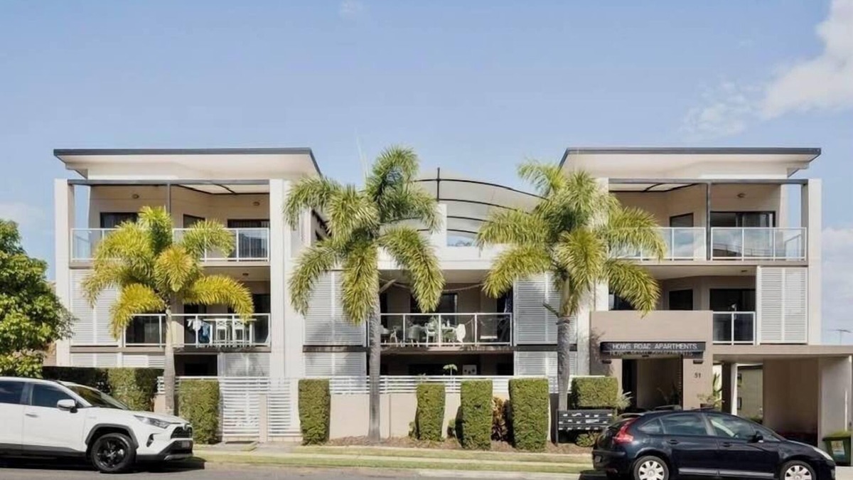 Nundah Apartment | Spacious beachy apartment with leafy outlook.Close to airport, bus, train, shops