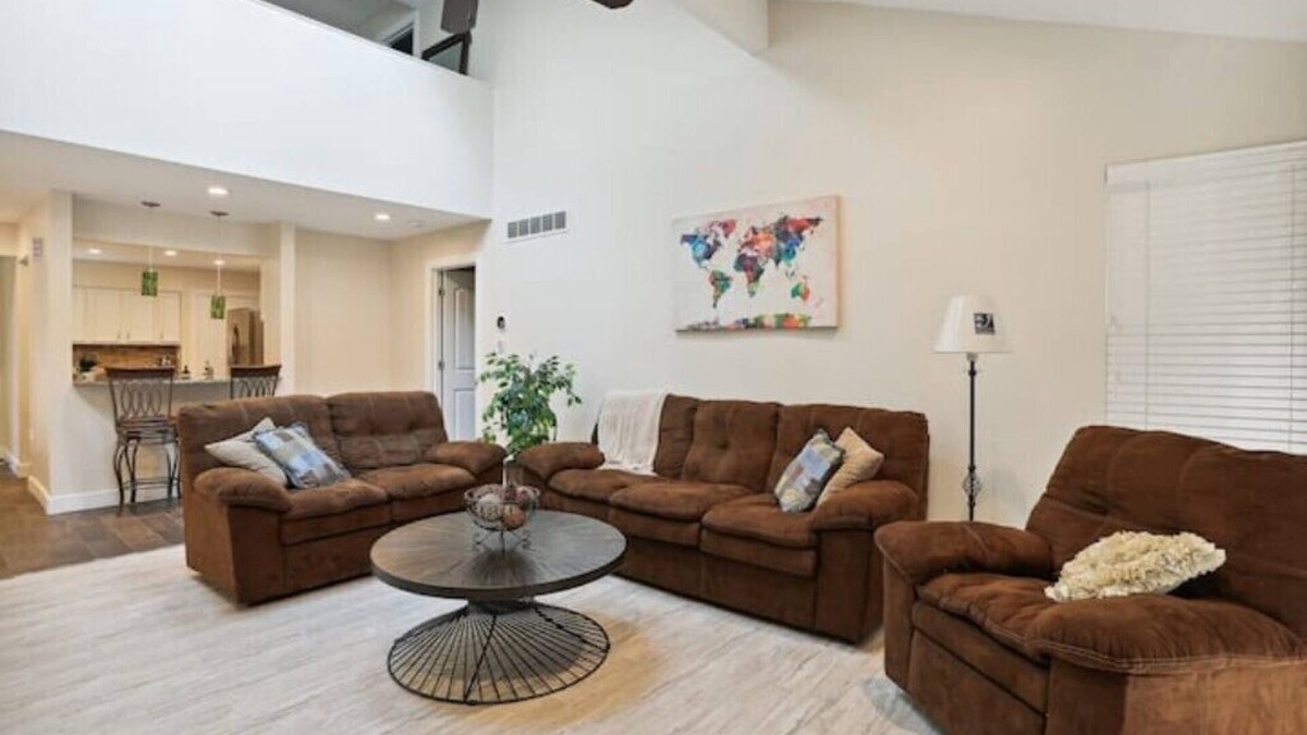 Savoy House | Spacious, beautiful 3 bedroom 3.5 bath! Great location! n
