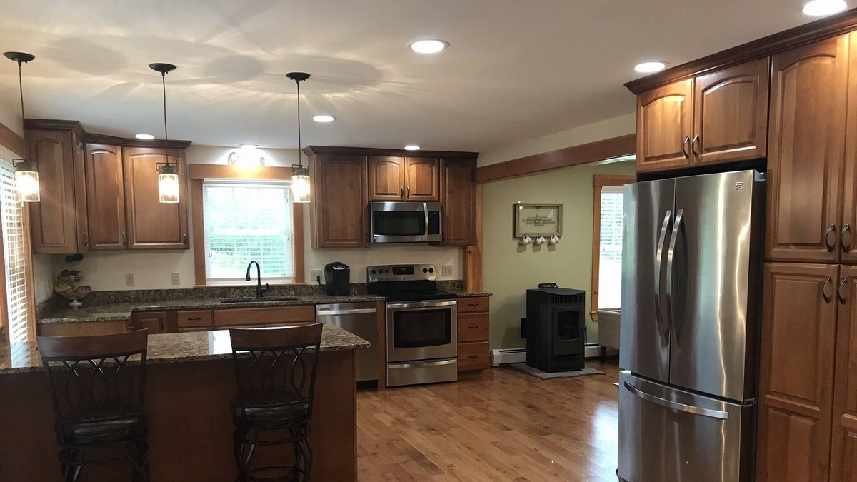 Weeks Mills House | Spacious Beautiful Home - 5 min from the lake!