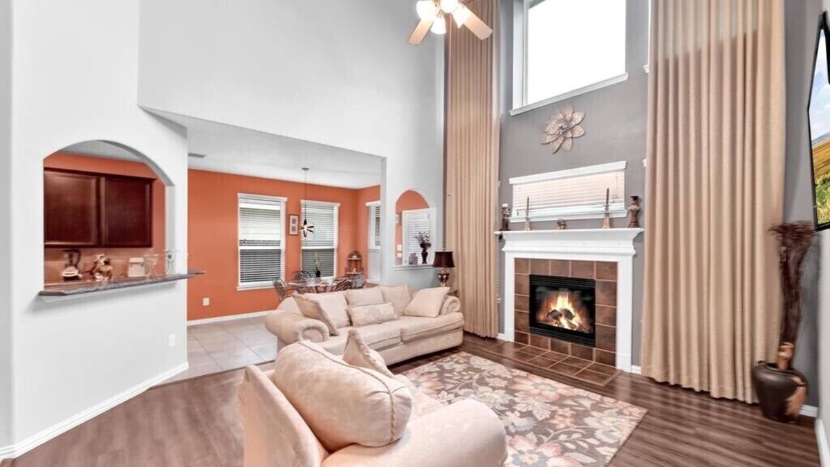 Spring House | SPACIOUS & BEAUTIFUL House| Equipped with Theatre room and Playset| Work & Play