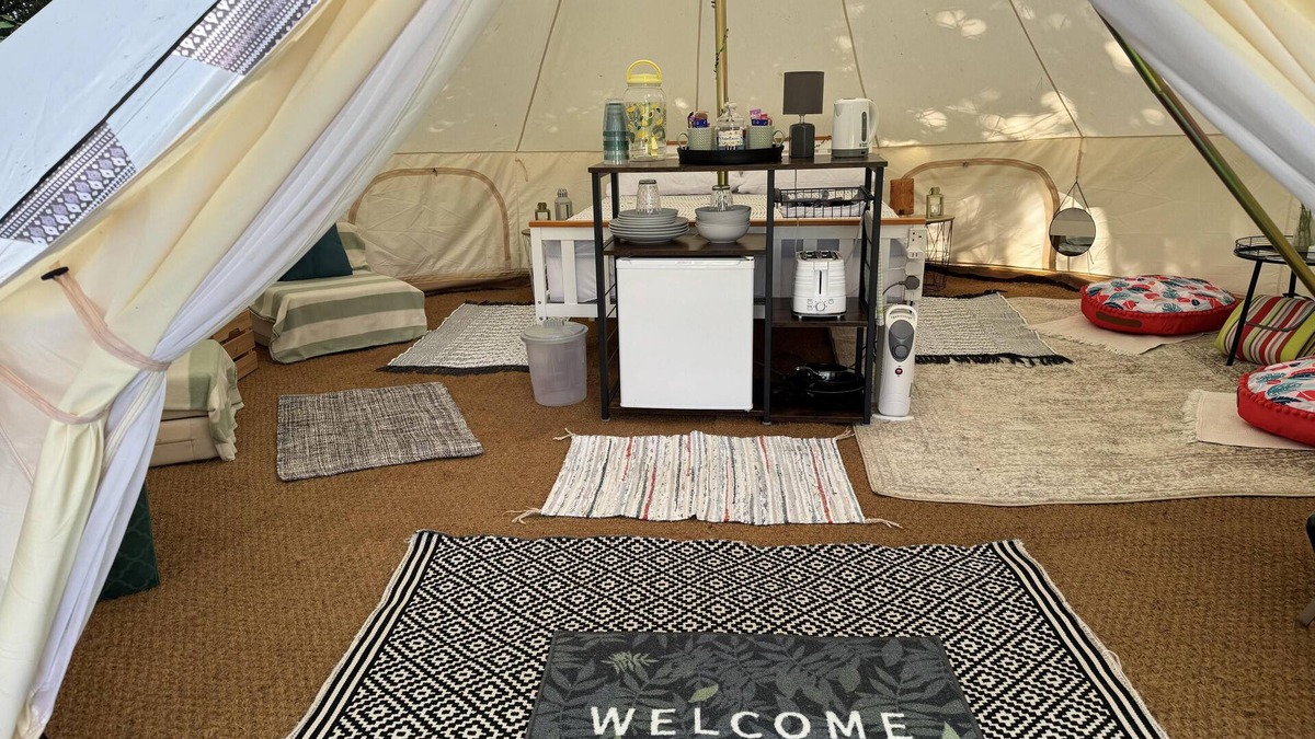 Grantham Cabin | Spacious bell Tent at Herigerbi Park, Lincolnshire