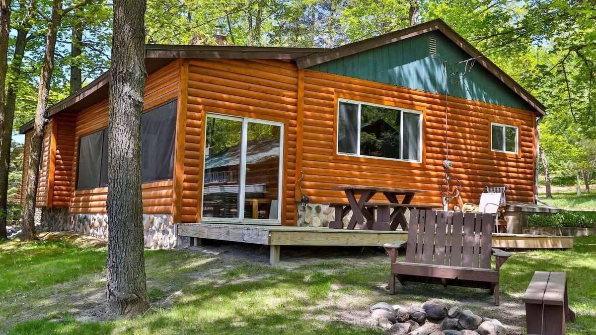Puposky Cabin | Spacious Bemidji Family Retreat - Steps to Beach & Resort Amenities